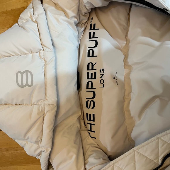 The Aritzia Super Puff Long in Matte Pearl Size Small Puffer Jacket - Picture 2 of 7